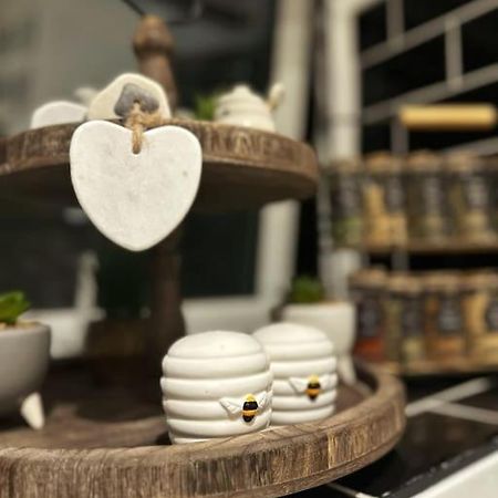 The Hive - Cosy Studio In Wells City Centre Bagian luar foto