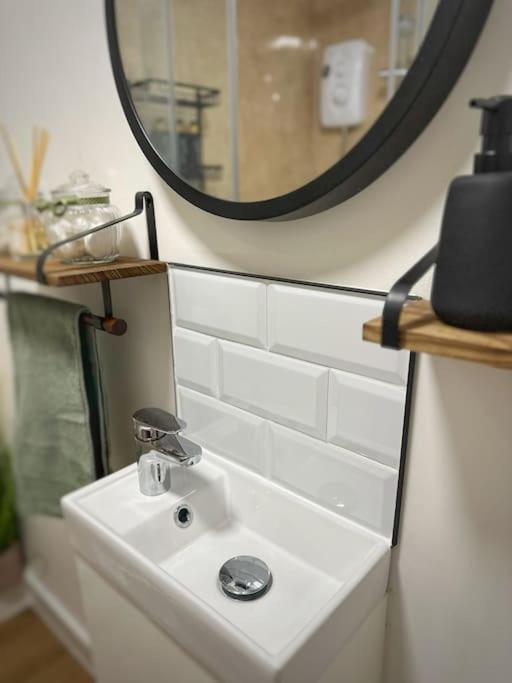 The Hive - Cosy Studio In Wells City Centre Bagian luar foto